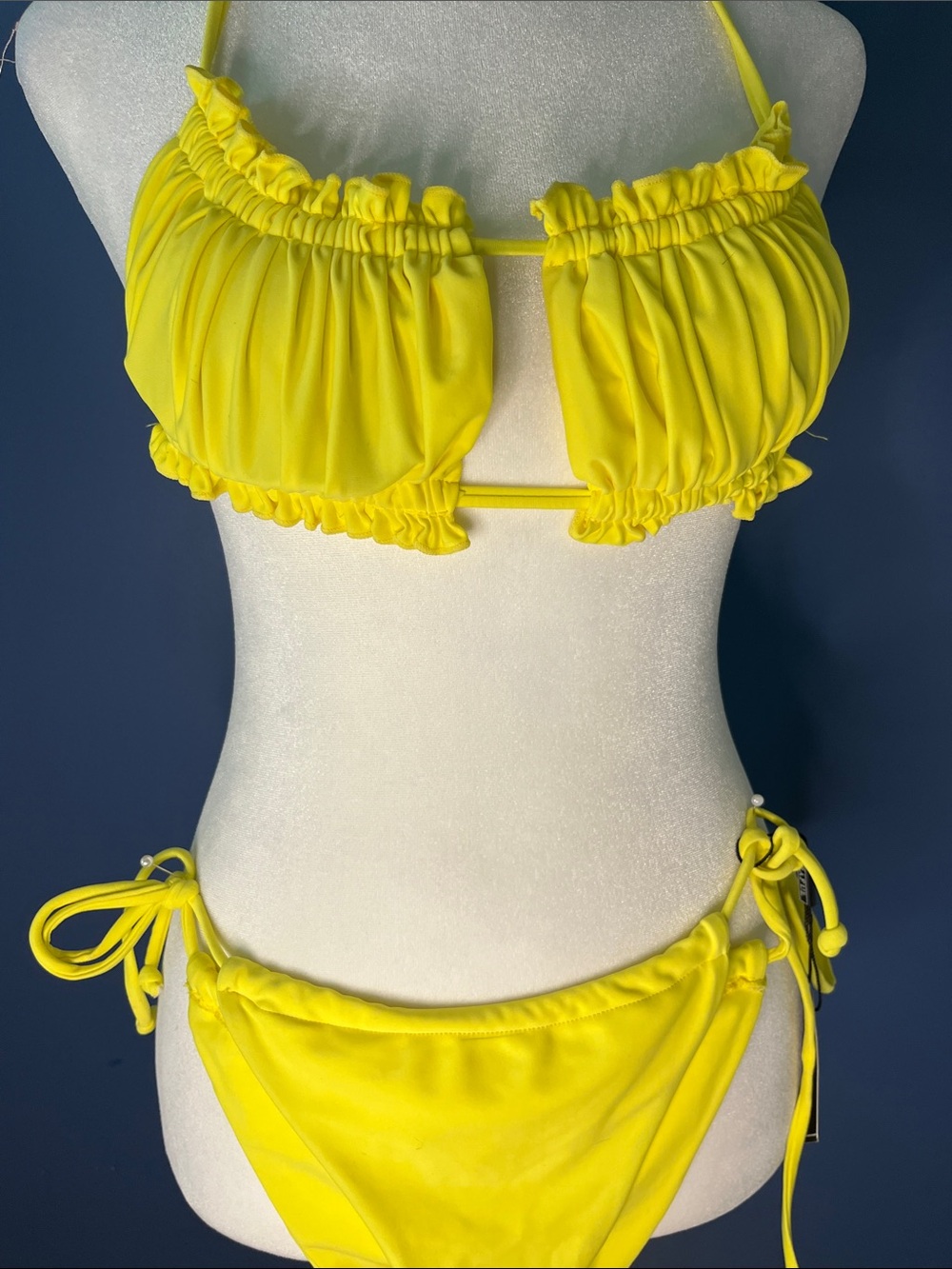 Zaful: NWT Brighr Yellow Ruffled string, cheeky Bikini Set - Women sz 4, small,
